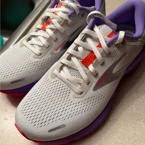 Brooks Women’s Size 9